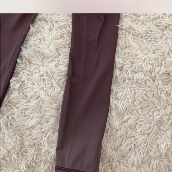 Like-New Lululemon high waisted ombré leggings - Picture 8 of 8